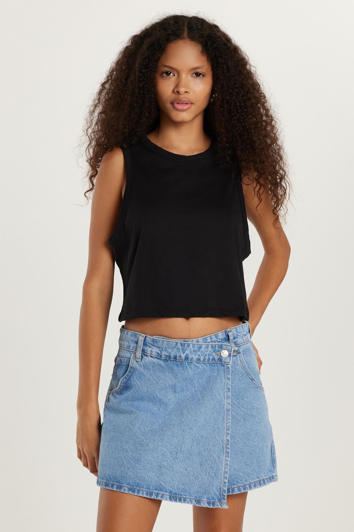 Tudors Kadın Slim Fit Dar Kesim %100 Pamuk Bisiklet Yaka Düz Basic Siyah Atlet