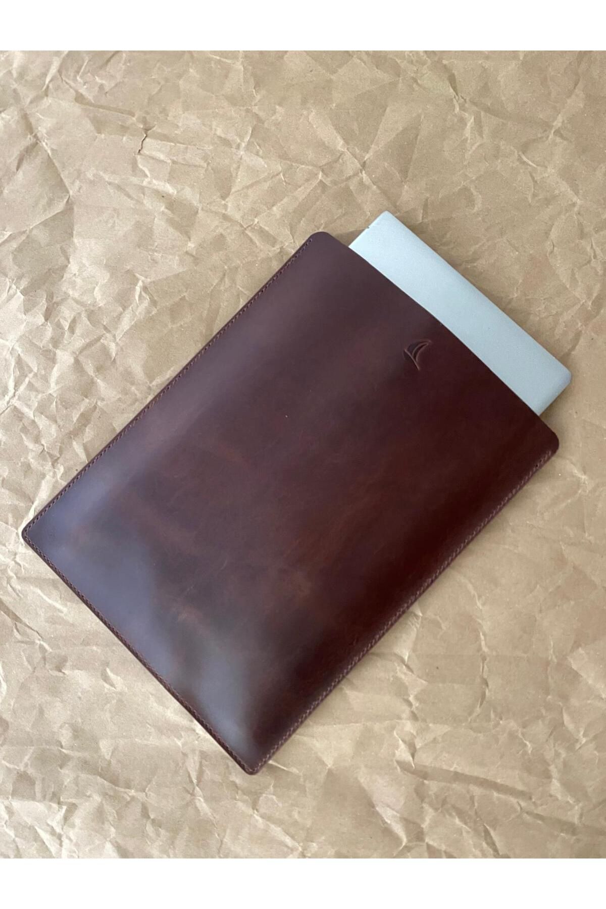 ALESTA LEATHER (İSİM YAZİYORUZ) El Yapımı Hakiki Deri Laptop / Macbook / Bigisayar / Tablet Kılıfı