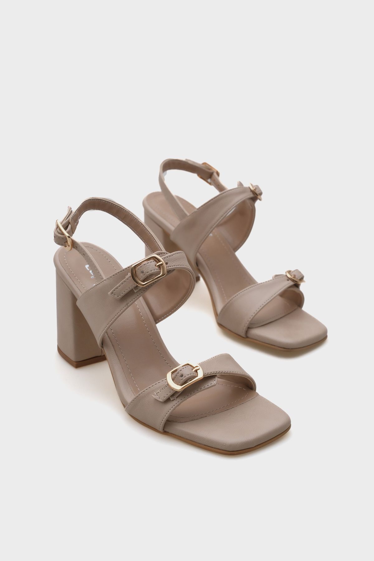 Capone Outfitters Clair Küt Burunlu Orta Topuklu Çift Bantlı Kadın Sandalet
