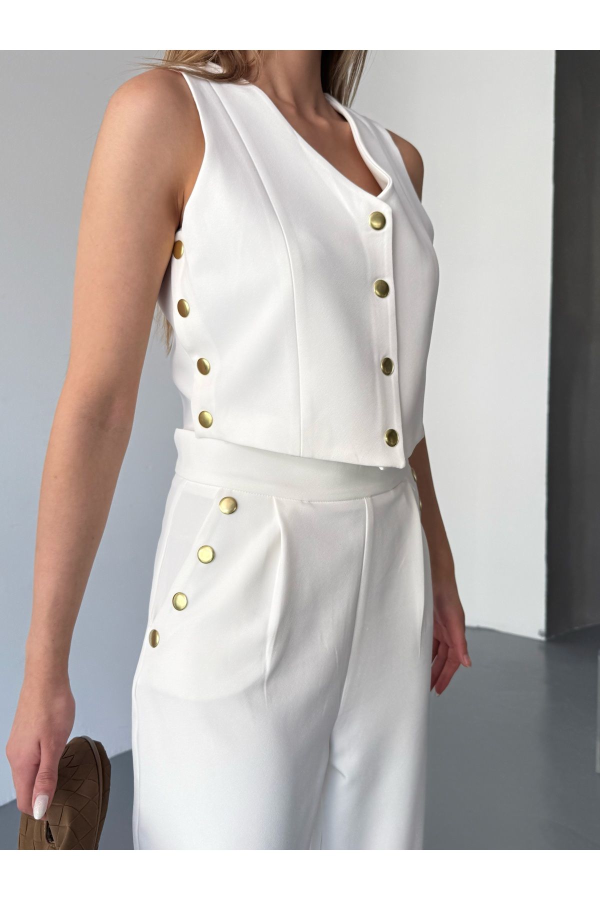 Cappmoda-Tkm-03674 White Snap Detailed Atlas Fabric Vest Carrot Model Trousers Two-Piece Set 4