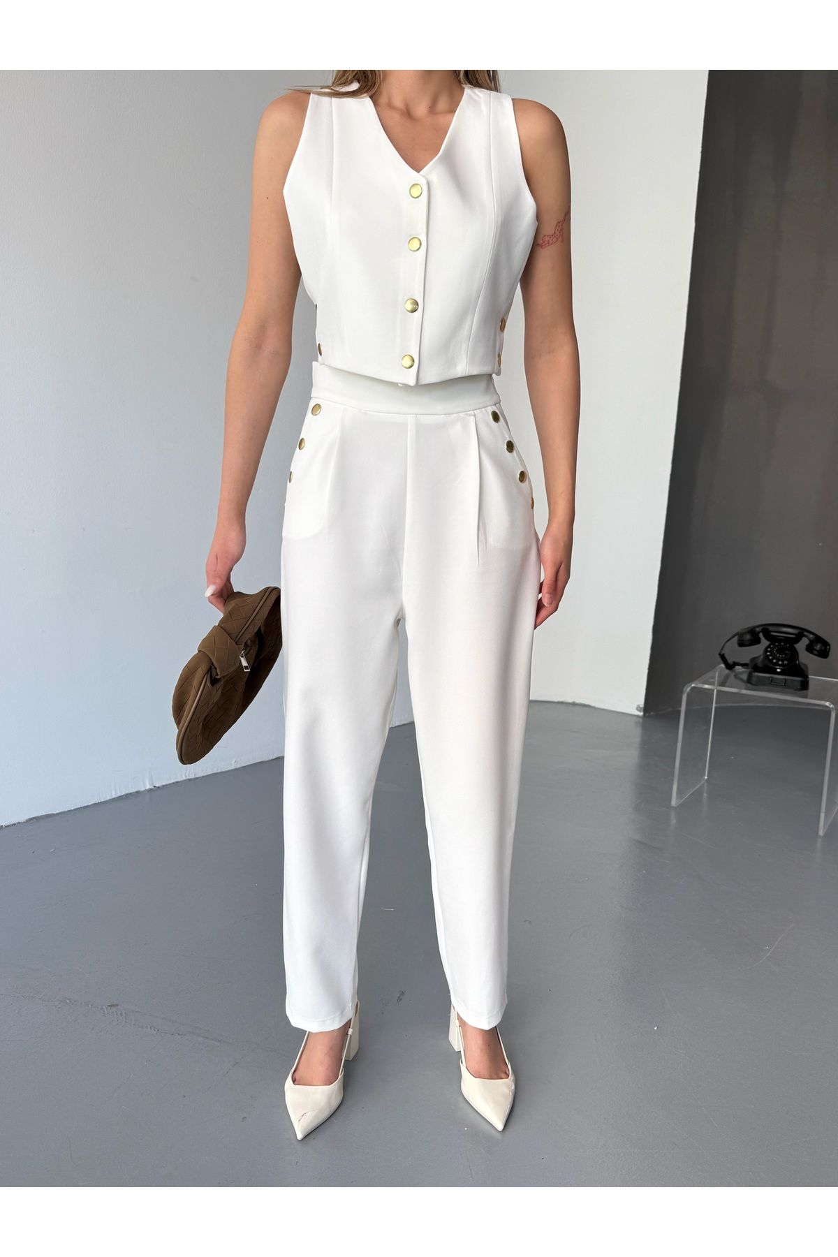 Cappmoda-Tkm-03674 White Snap Detailed Atlas Fabric Vest Carrot Model Trousers Two-Piece Set 5