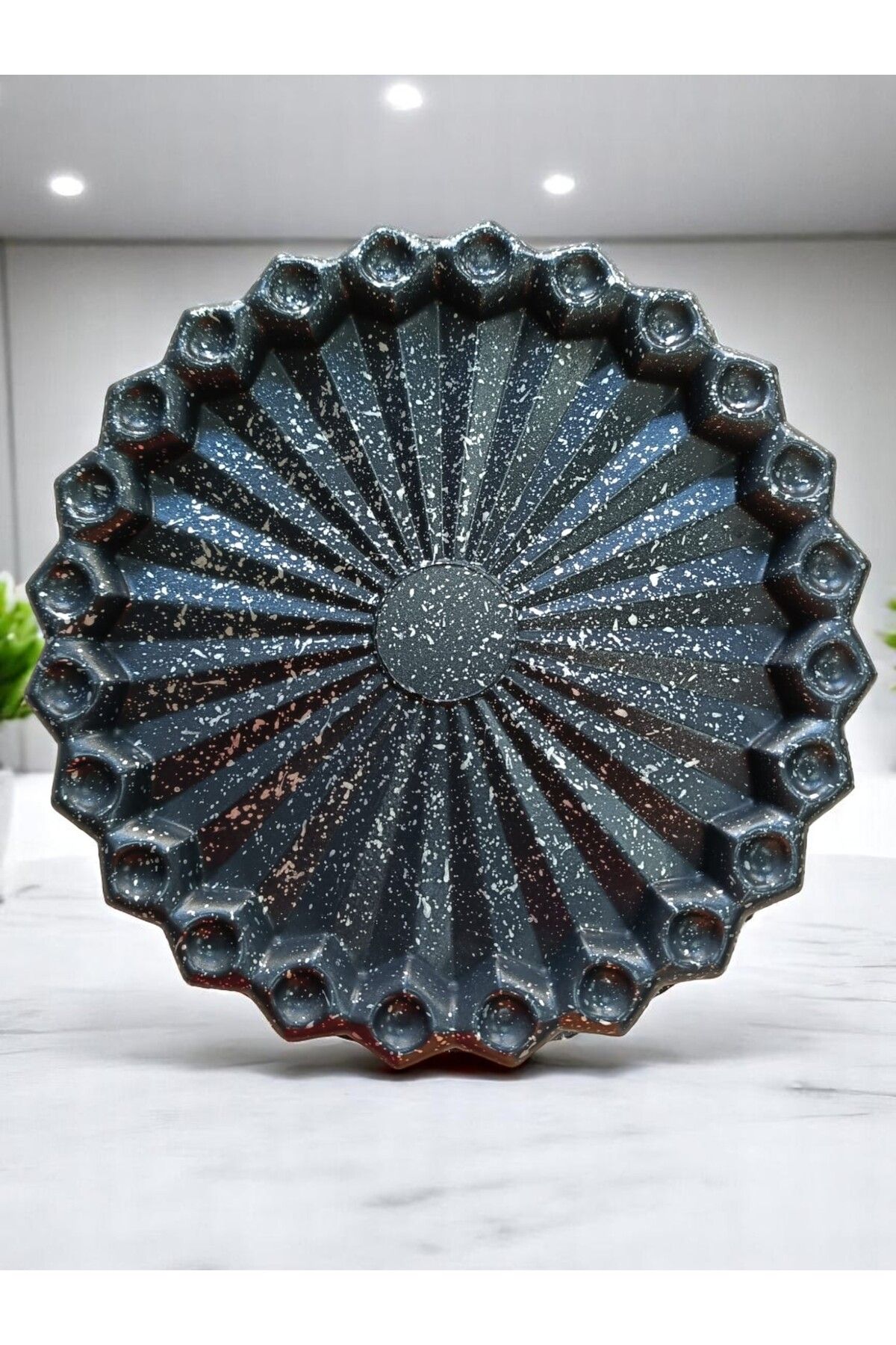 Alkar DÖKÜM TURTA KALIBI HANIMELİ DİLİMLİ YUVARLAK SİYAH RENK 28 CM