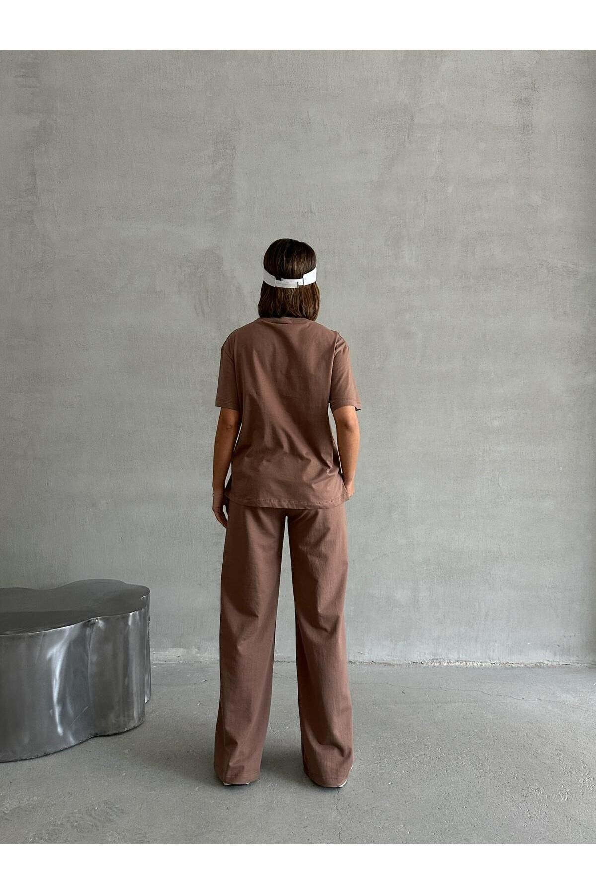 Cappmoda-TKM-0045 Καφέ Unity In Diversity Text Injection Μπλουζάκι με λαιμόκοψη με ελαστική μέση γρασίδι 5