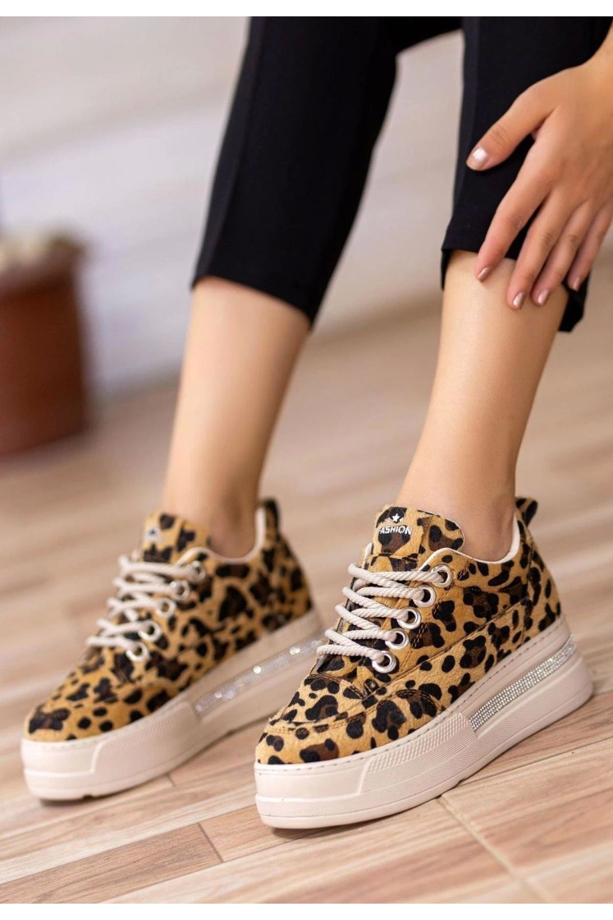 Shop58 Lulu Leopar Süet Bağcıklı Spor Ayakkabı