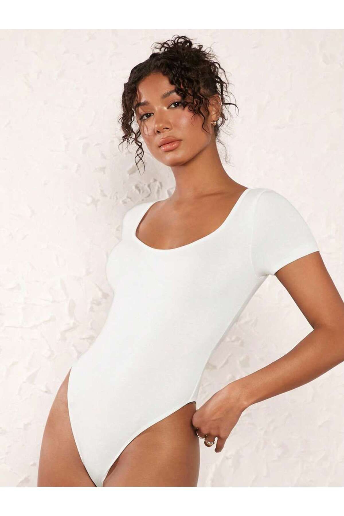JustMORE Kadın Degaje Yaka Kısa Kollu Çıtçıtlı Body Zıbın