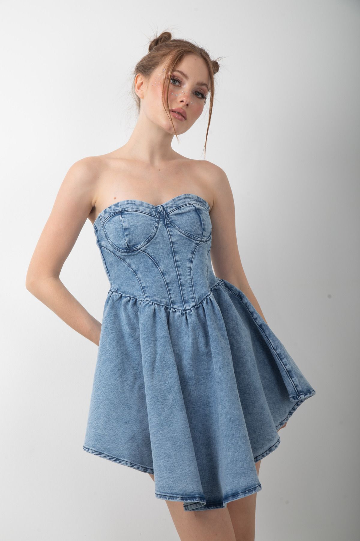 top girl Kot Straplez Mini Sırtı Açık Denim Eteği Volanlı Elbise
