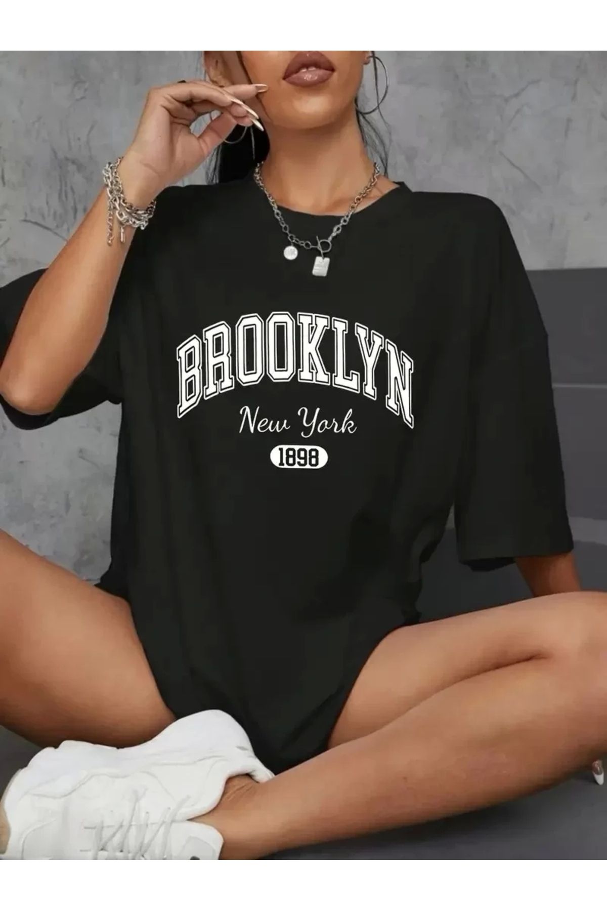 CVS Brooklyn Harf Baskılı Düşük Omuzlu T-shirt, Rahat Kısa Kollu Bol T-shirt, Kadın Giyim - Siyah