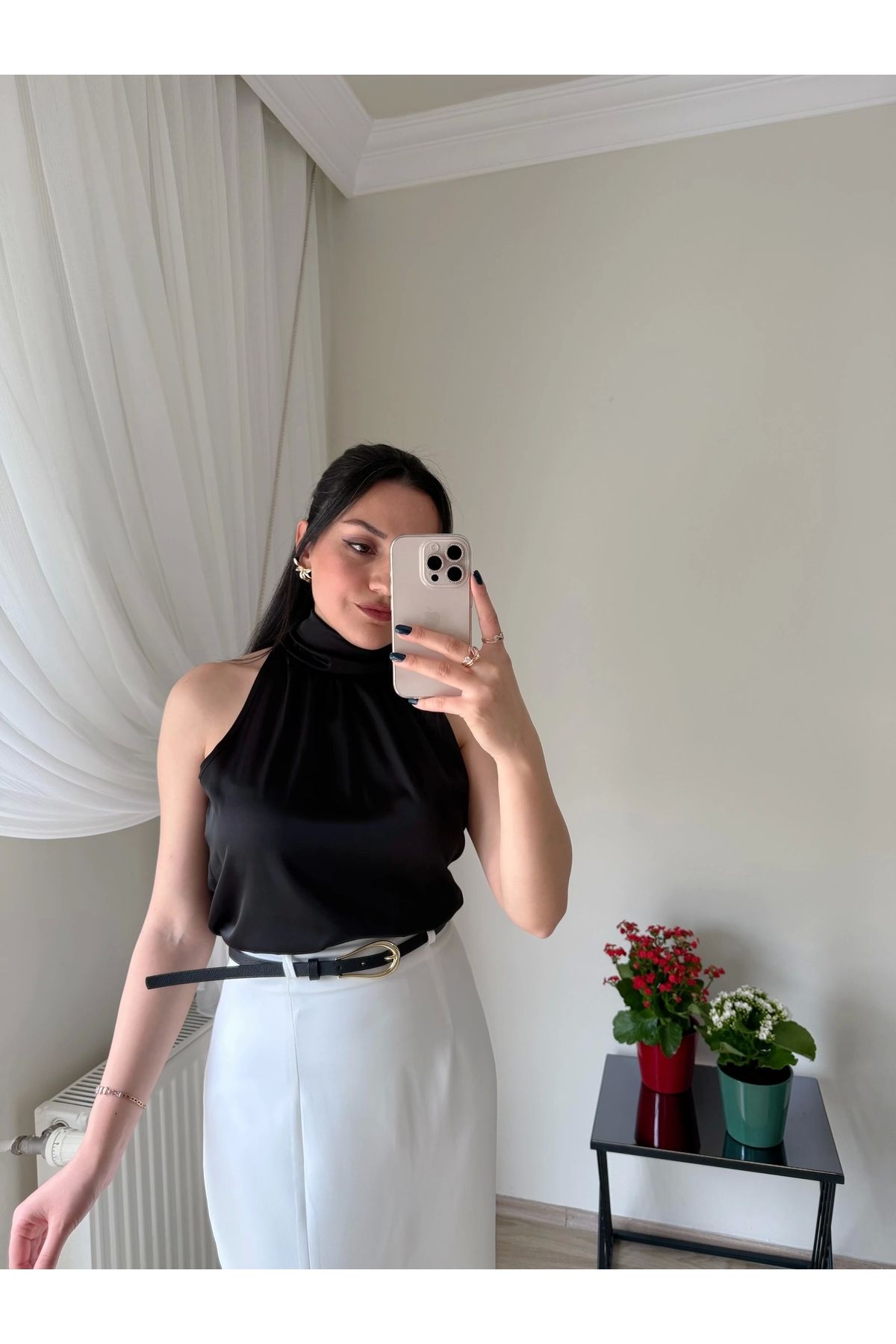 olina boutique Boğazlı Kolsuz Bluz Siyah