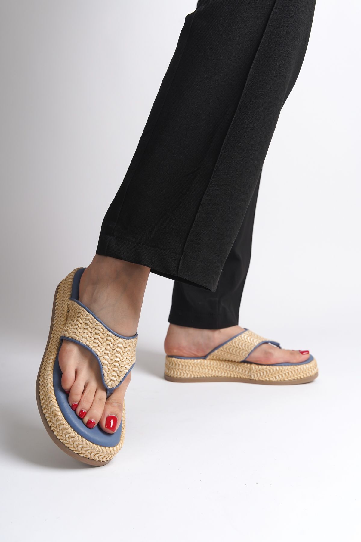 دمپایی آبی زنانه حصیر ویکر چرم انگشت فاتا Capone Outfitters