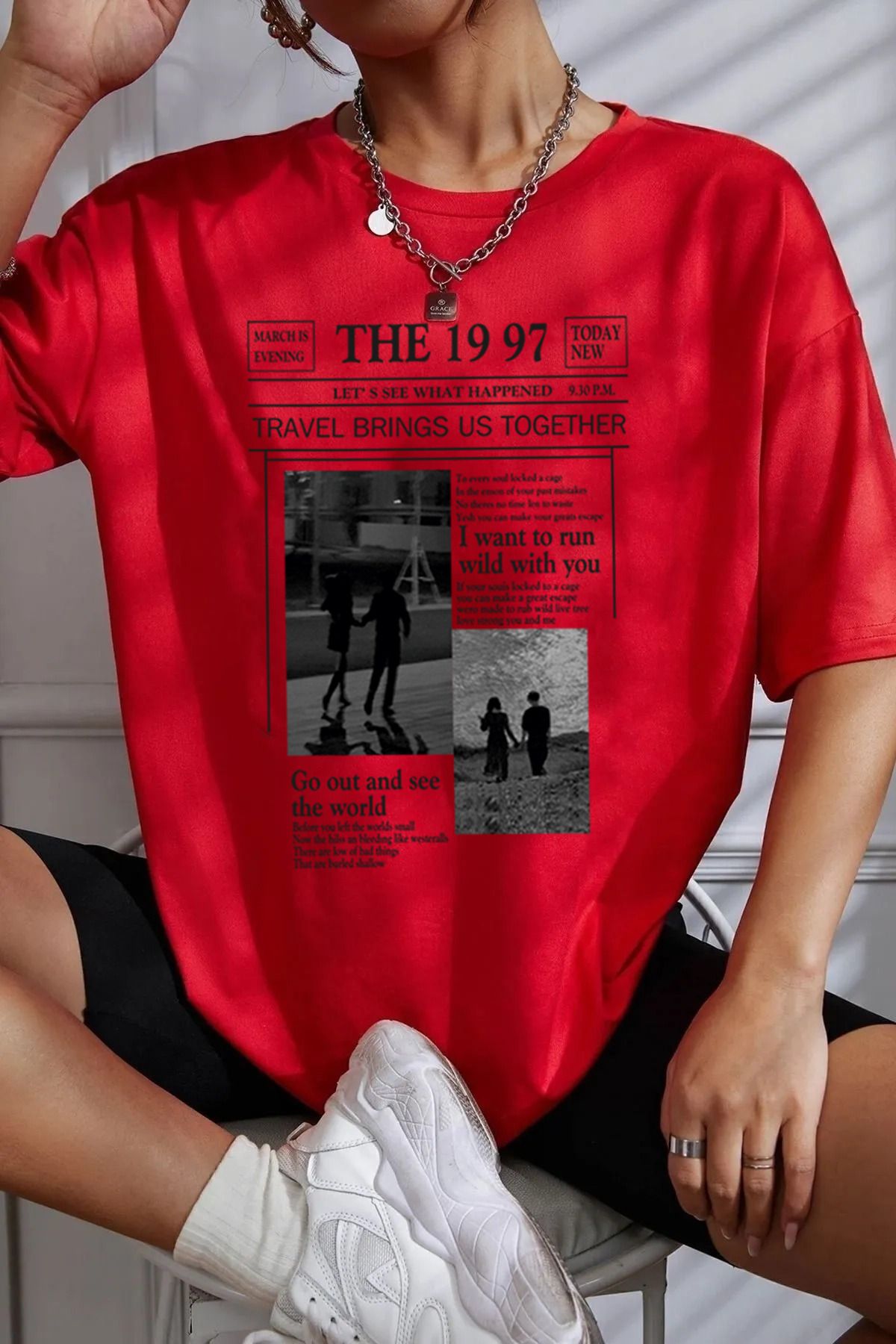 qavnas Unisex The Travel 1997 Baskılı Rahat Kesim Kırmızı T-Shirt