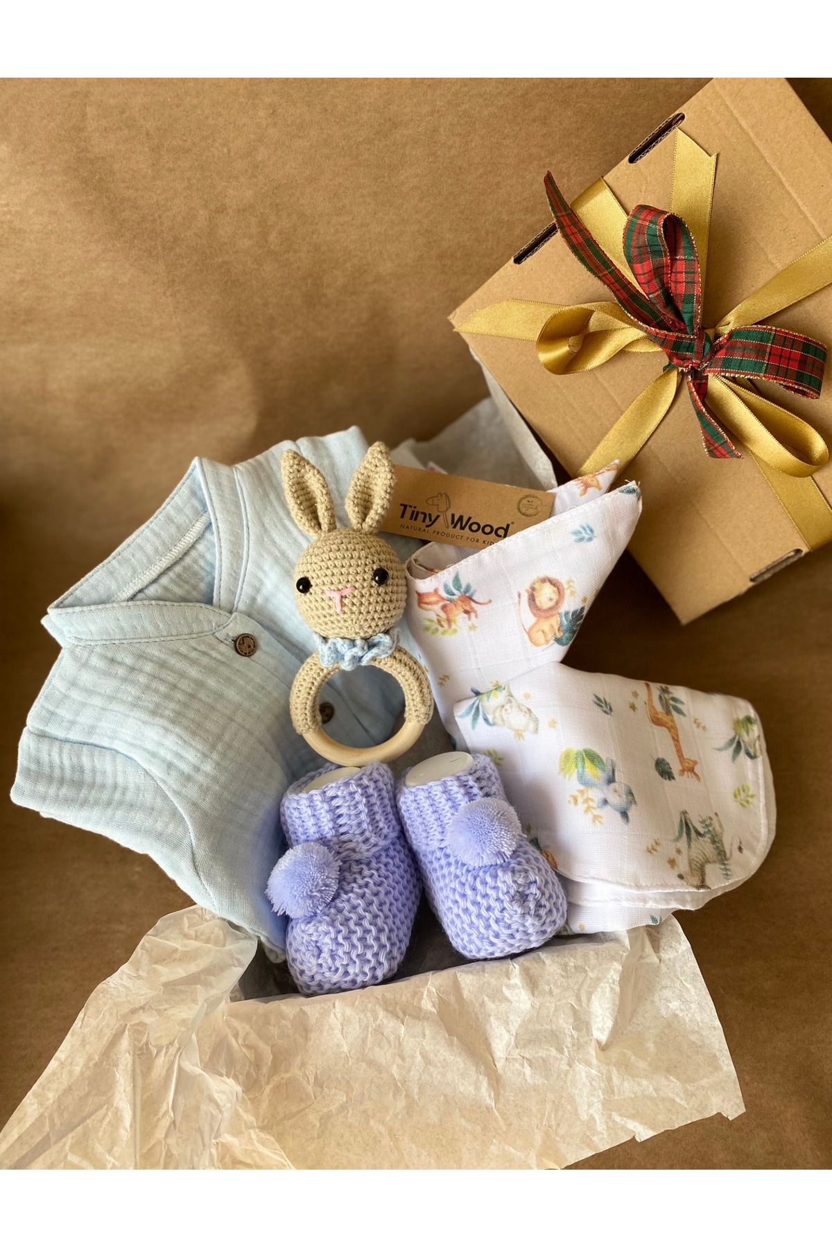 tiny wood Organik Müslin Tulumlu Bebek Hediye Seti | Amigurumi Çıngıraklı