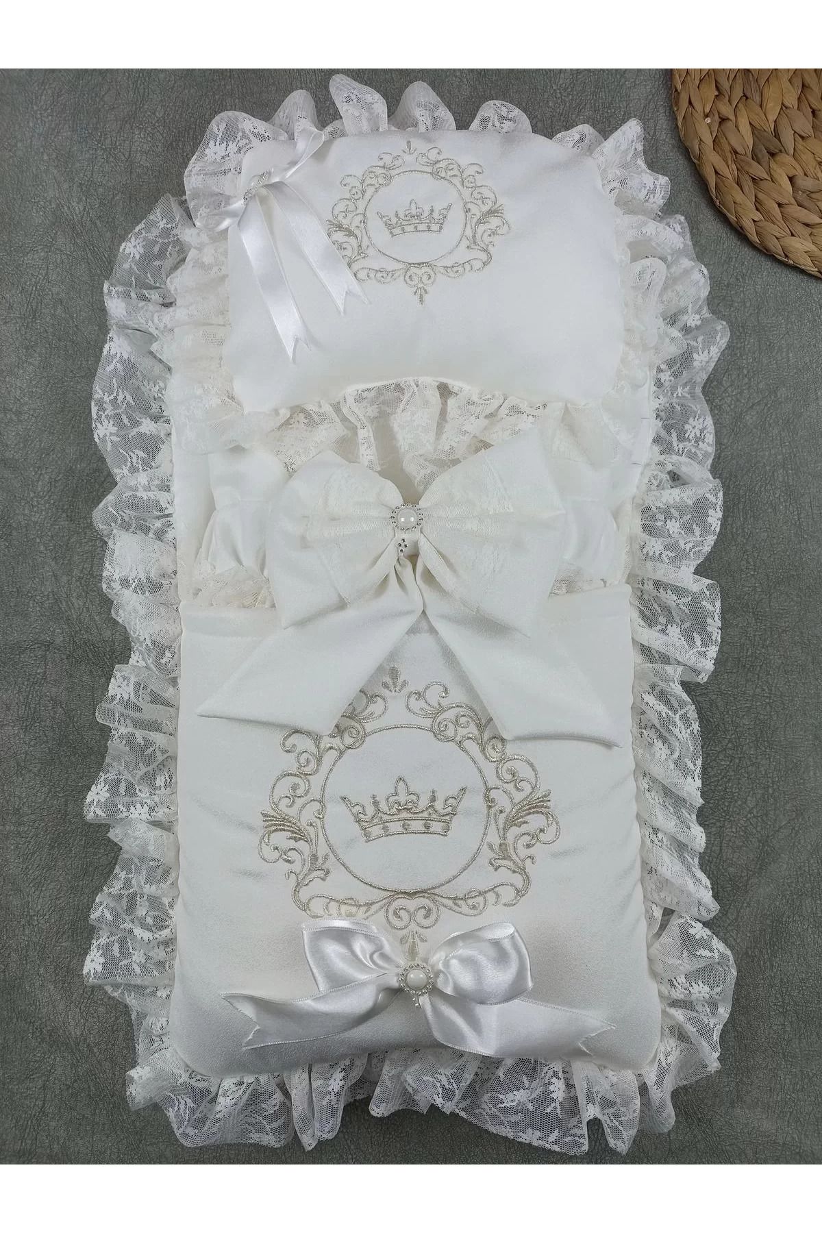 Shop58 Yenidoğan Antalya Taç Nakışlı Kundaklı Trilüks Unisex 3lü Alt Açma Seti