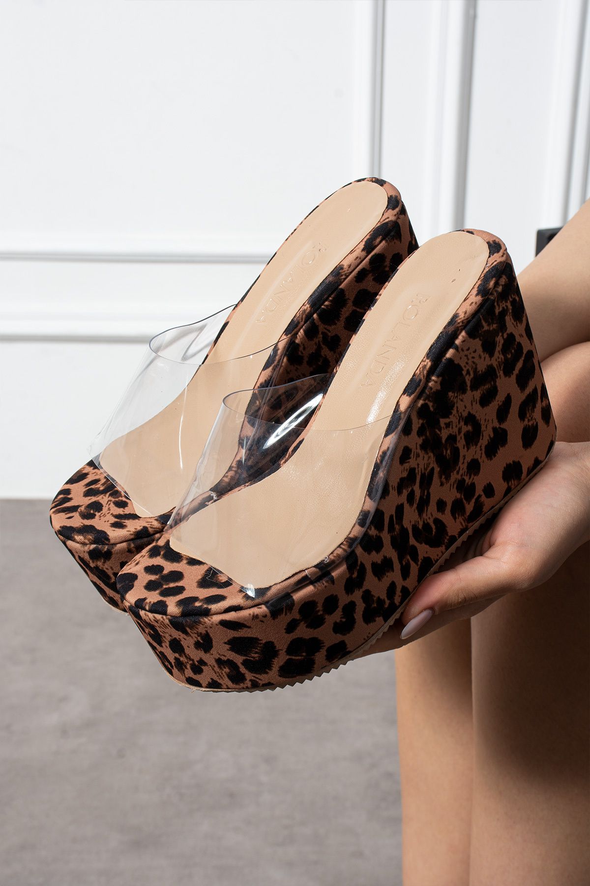 ROLANDA SHOES EYA PLATFORM DOLGU TOPUK LEOPAR ŞEFFAF TERLİK