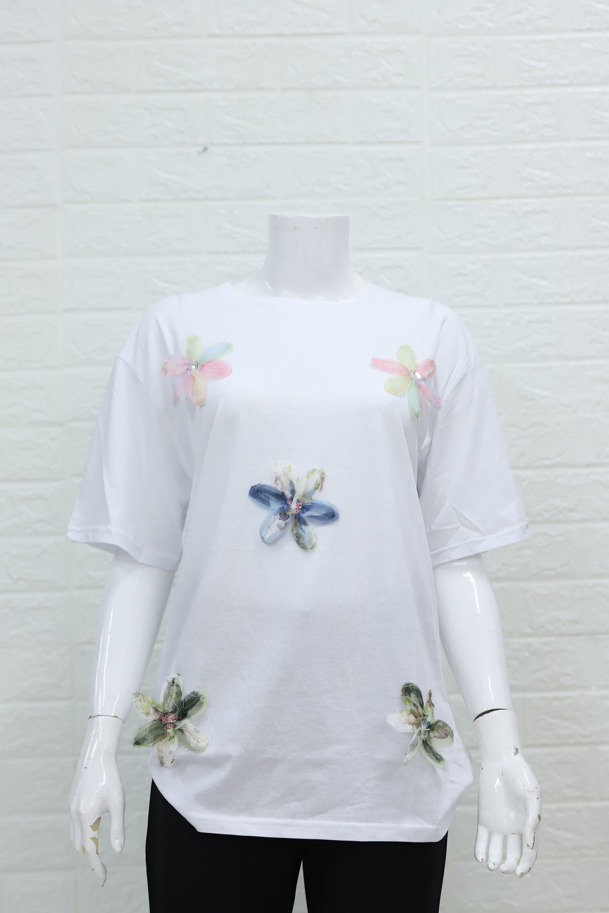 zeymiray çiçek nakışlı t-shirt