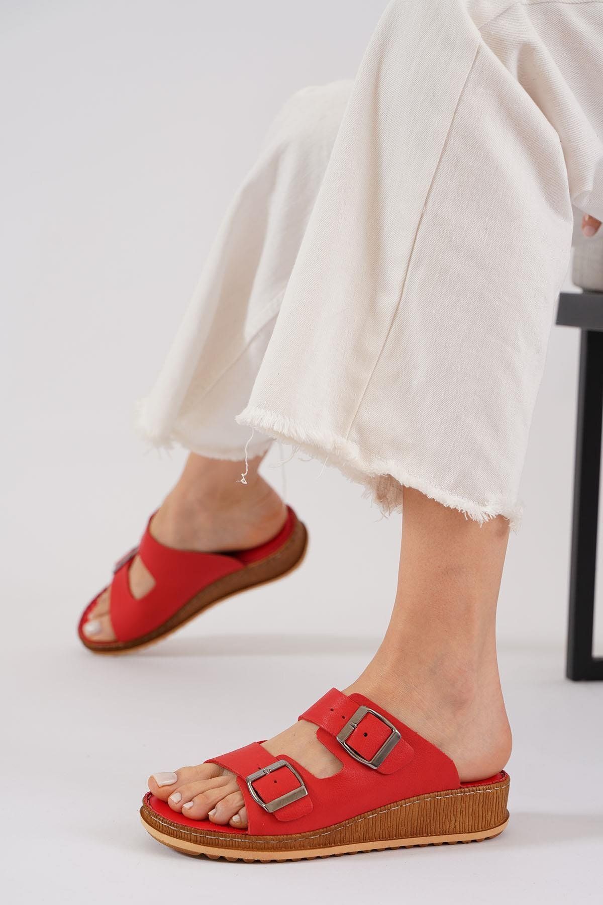 Moda Pie Resna Çift Tokalı Hakiki Deri Kadın Terlik Kırmızı Cilt