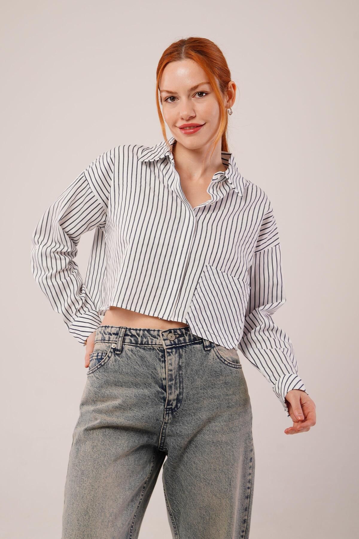 Şair Crop Model Cepli Ve Çizgili Beyaz Gömlek