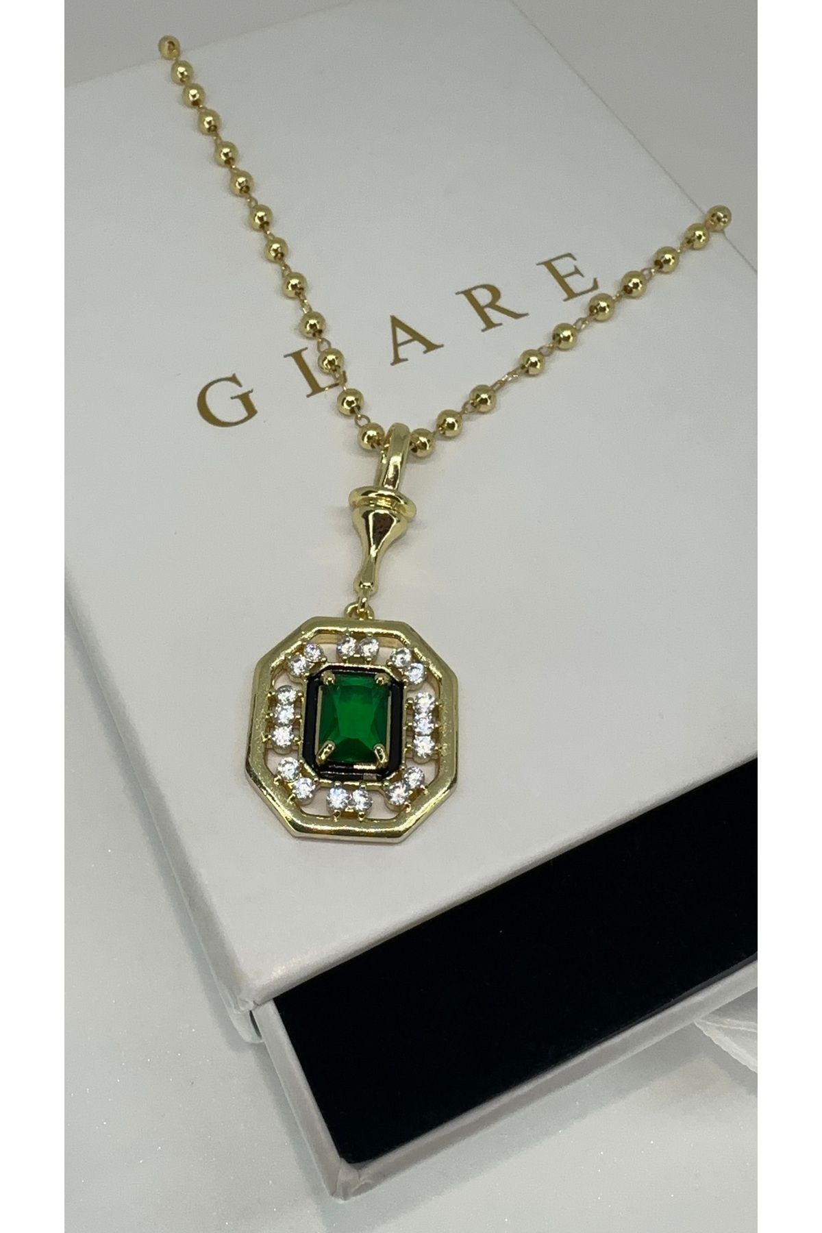 GLARE JEWELRY Zincir Model Zümrüt Taş Modeli Lüks Çelik Kolye (50+5cm)