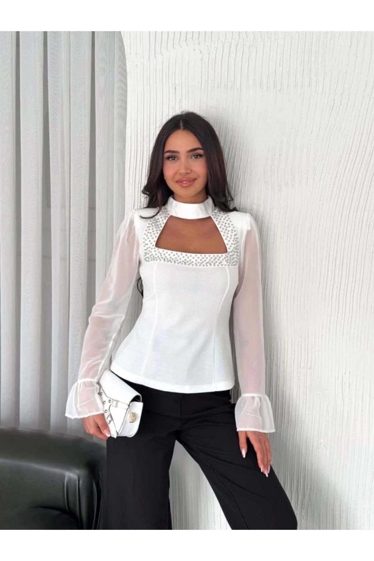 Moka Shopin MokaShopin Kolları Şifon Göğüste İnci Boncuk Detaylı Bluz - Beyaz