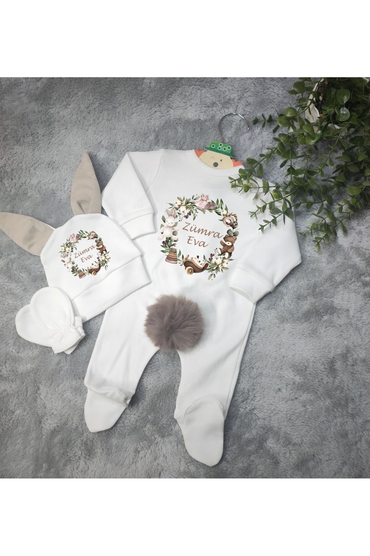 Moda Lime tavşan kulaklı ponponlu isme özel baskılı taç detaylı bebek 3 lü tulum seti