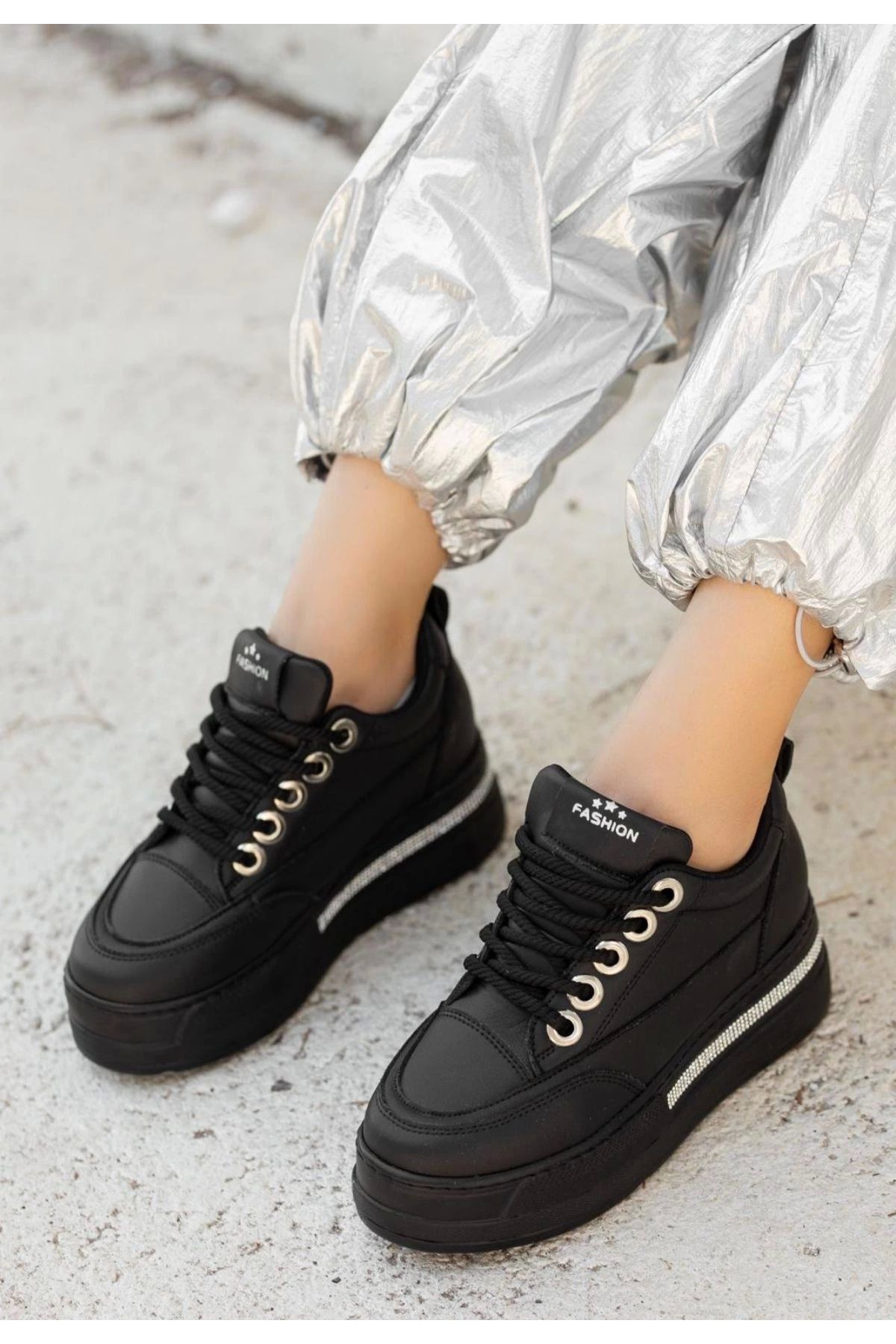 Shop58 Lulu Siyah Cilt Bağcıklı Spor Ayakkabı