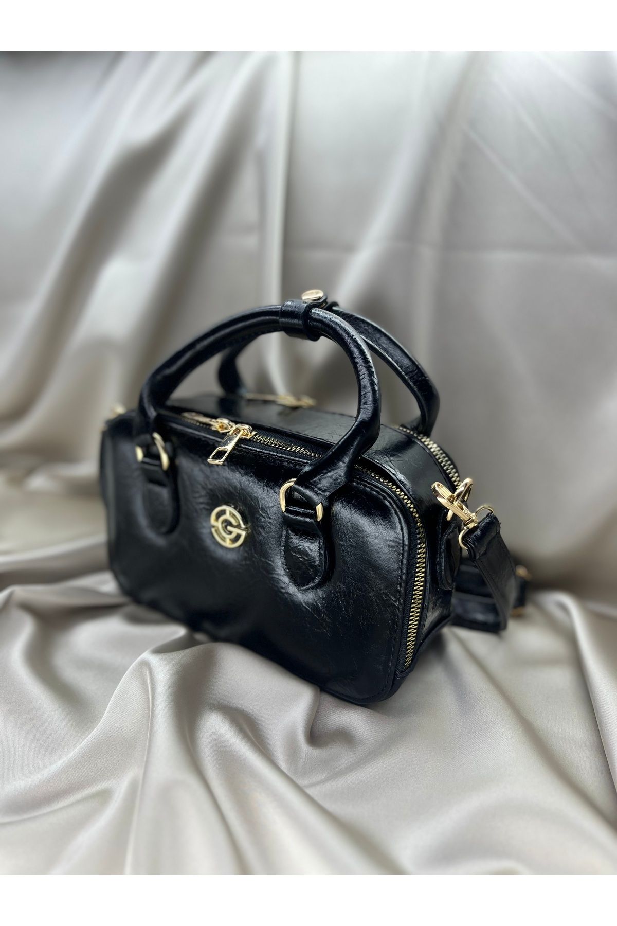 lunaria bags Siyah Deri Görünümlü Gold Aksesuarlı El ve Omuz Çantası