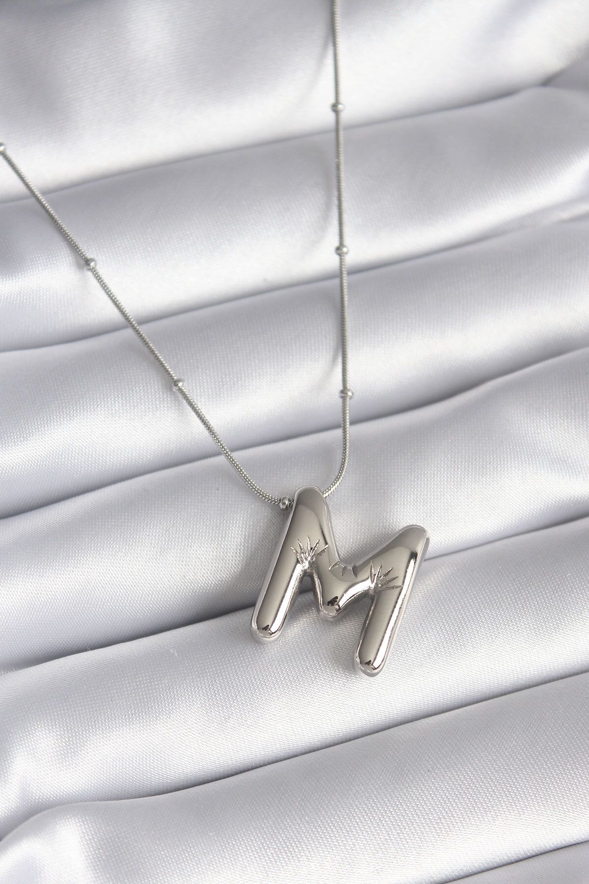 MMB Boutique 316L Çelik Gümüş Renk Bubble "M" Harf Model Kadın Kolye