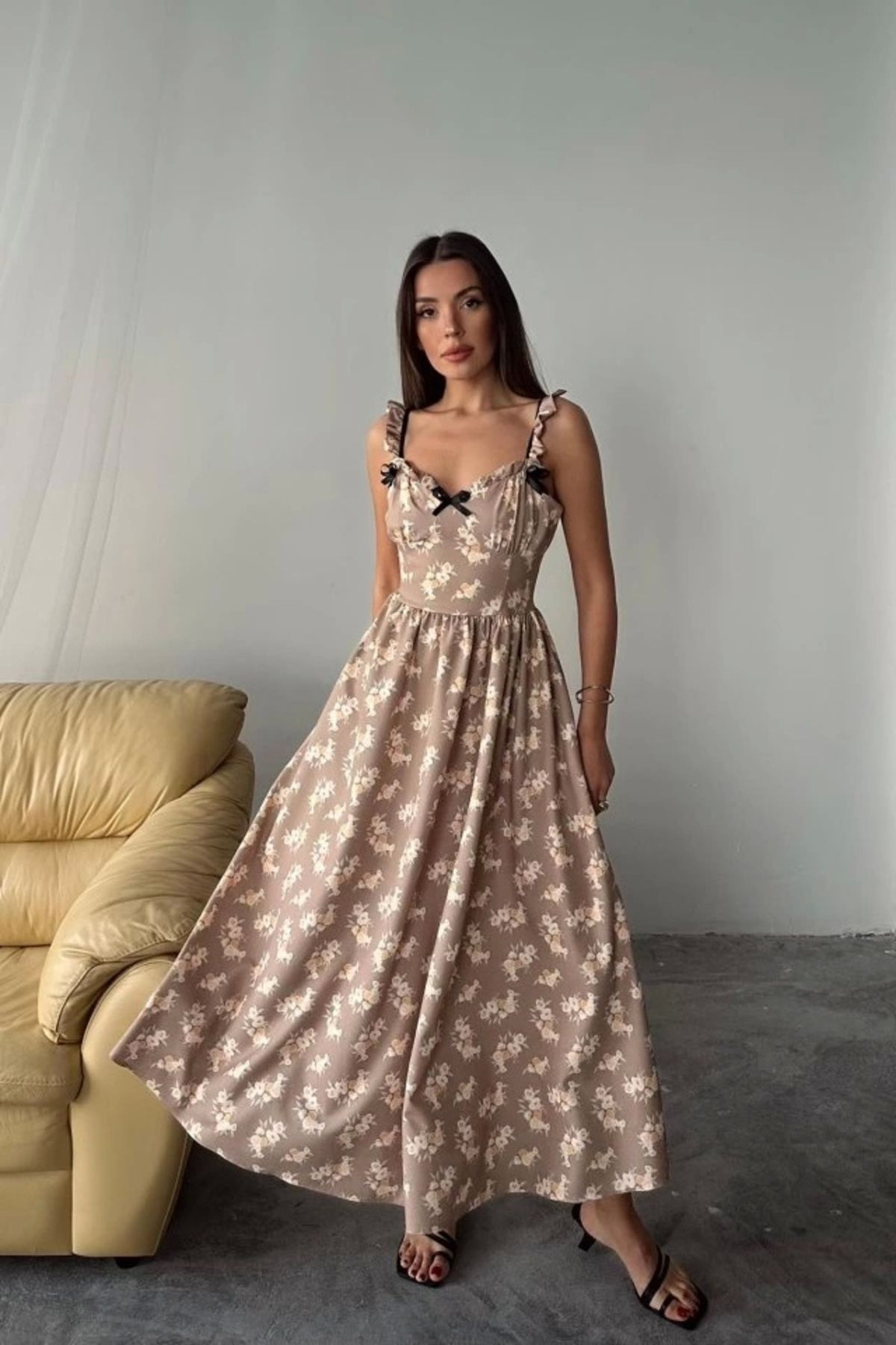 Butik Kahverengi Önü Fiyonklu Çiçekli Elbise