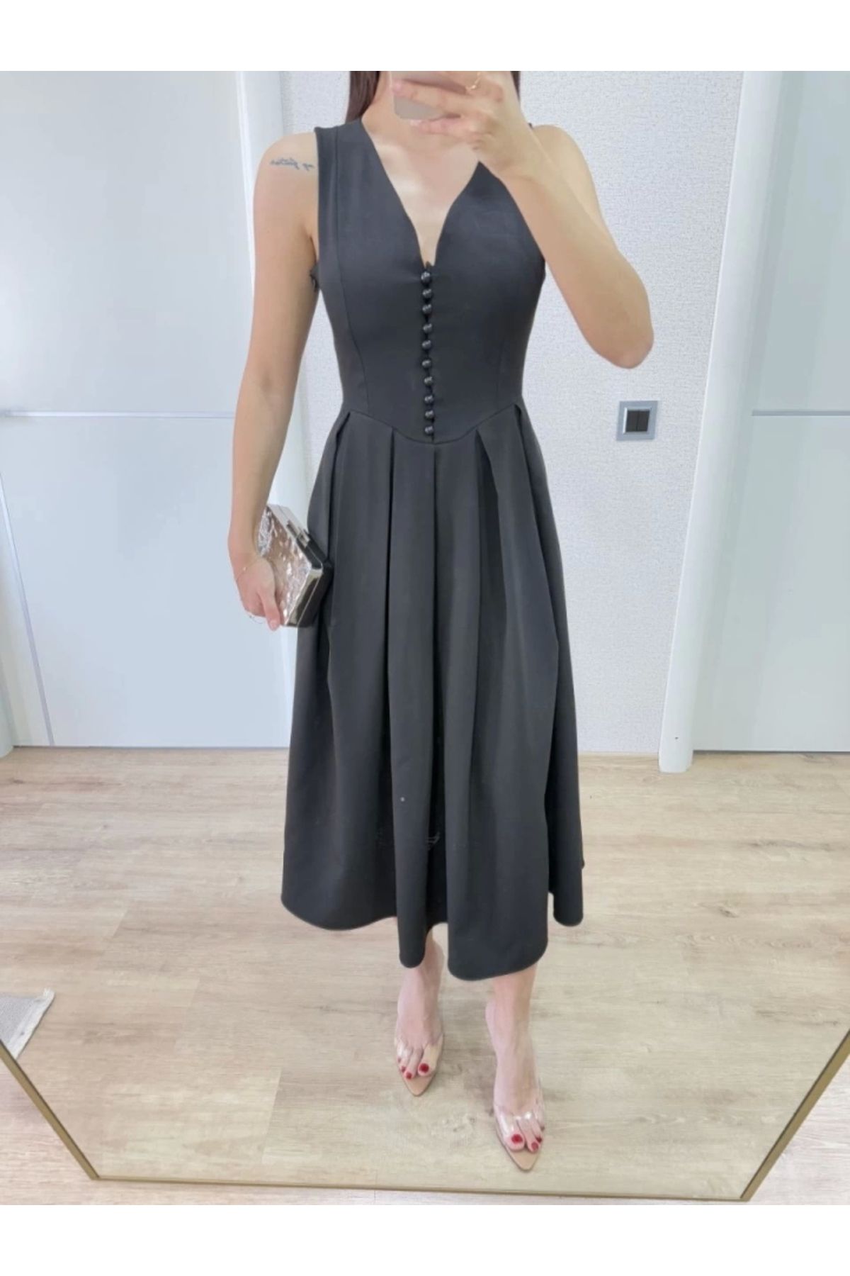 Butik V Yaka Uzun Kolsuz Elbise- Siyah