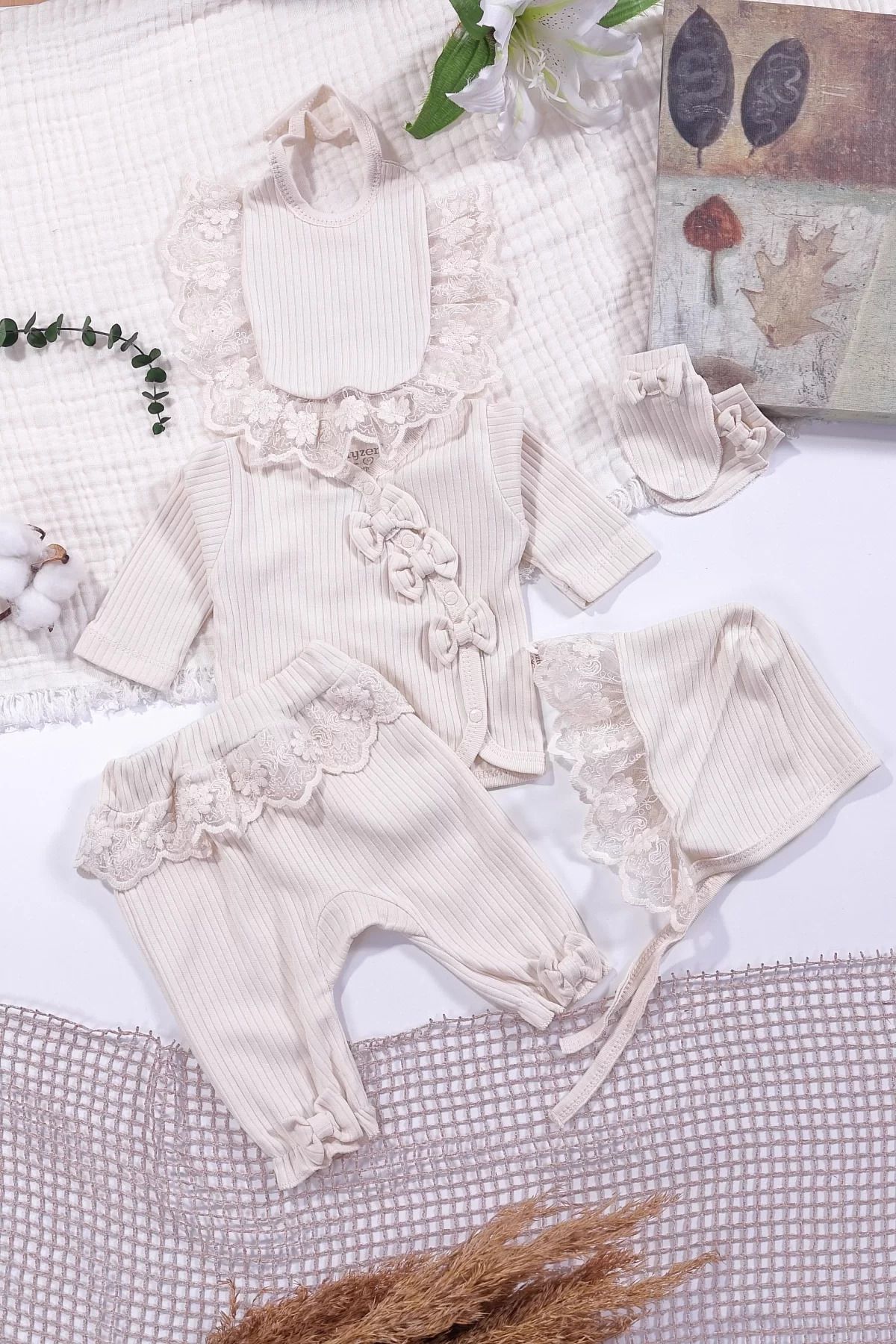 Shop58 Dantel İşlemeli Fisto Detaylı Kız Bebek 5 Parça %100 Pamuk Hastane Çıkışı