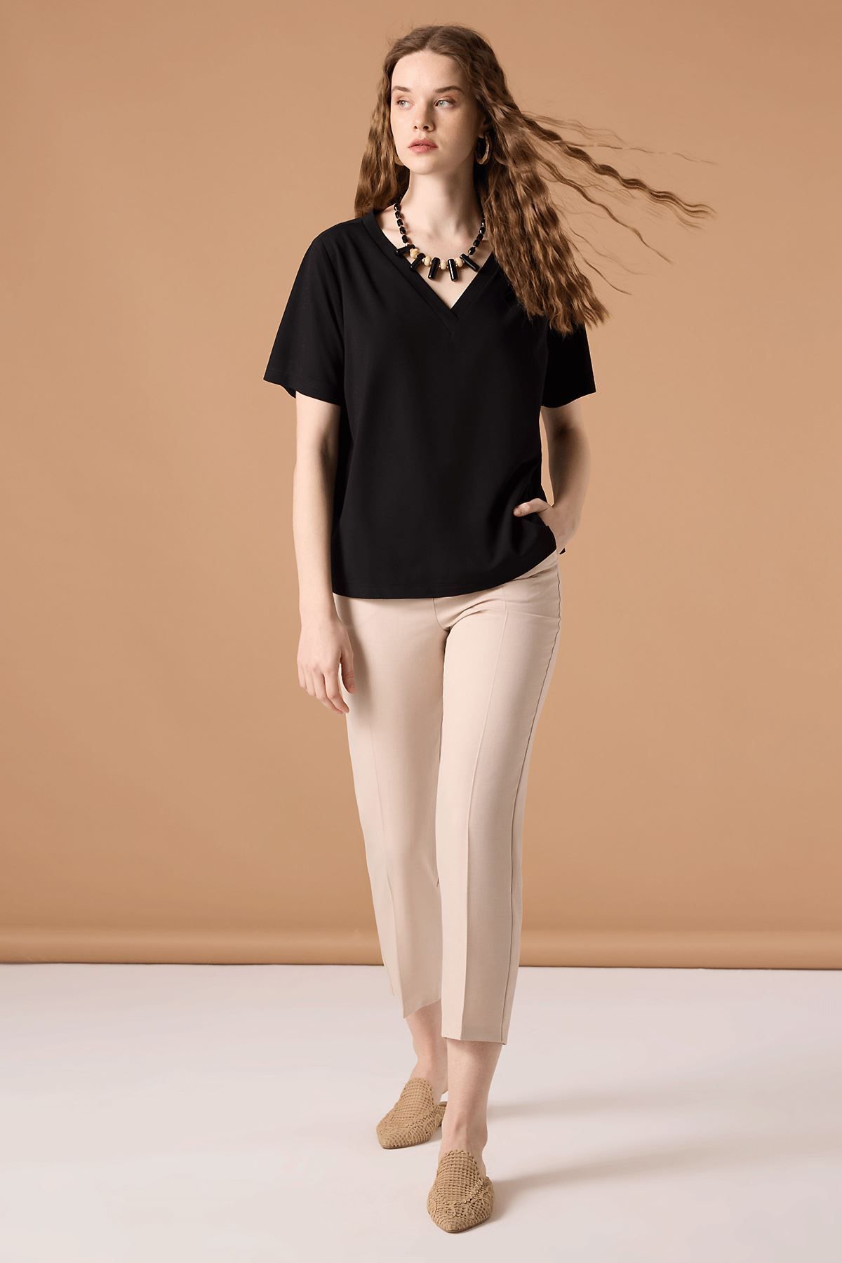 UPGRADE V Yaka Örme T-Shirt Siyah