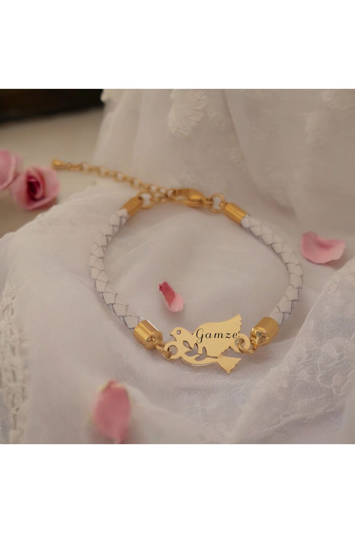 ARCHINO GOLD Hakiki Derili Kuş Motifli 14 Ayar Altın Plakalı Gamze İsmine Özel Bileklik-425isim-beyaz