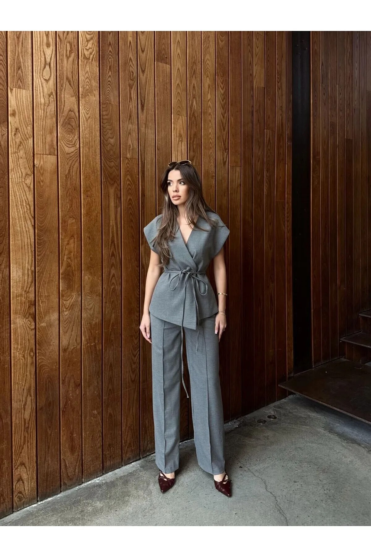 Zoe Zoe-Designer Vest Pants Suit - Buttoned and Laced Waist 4
