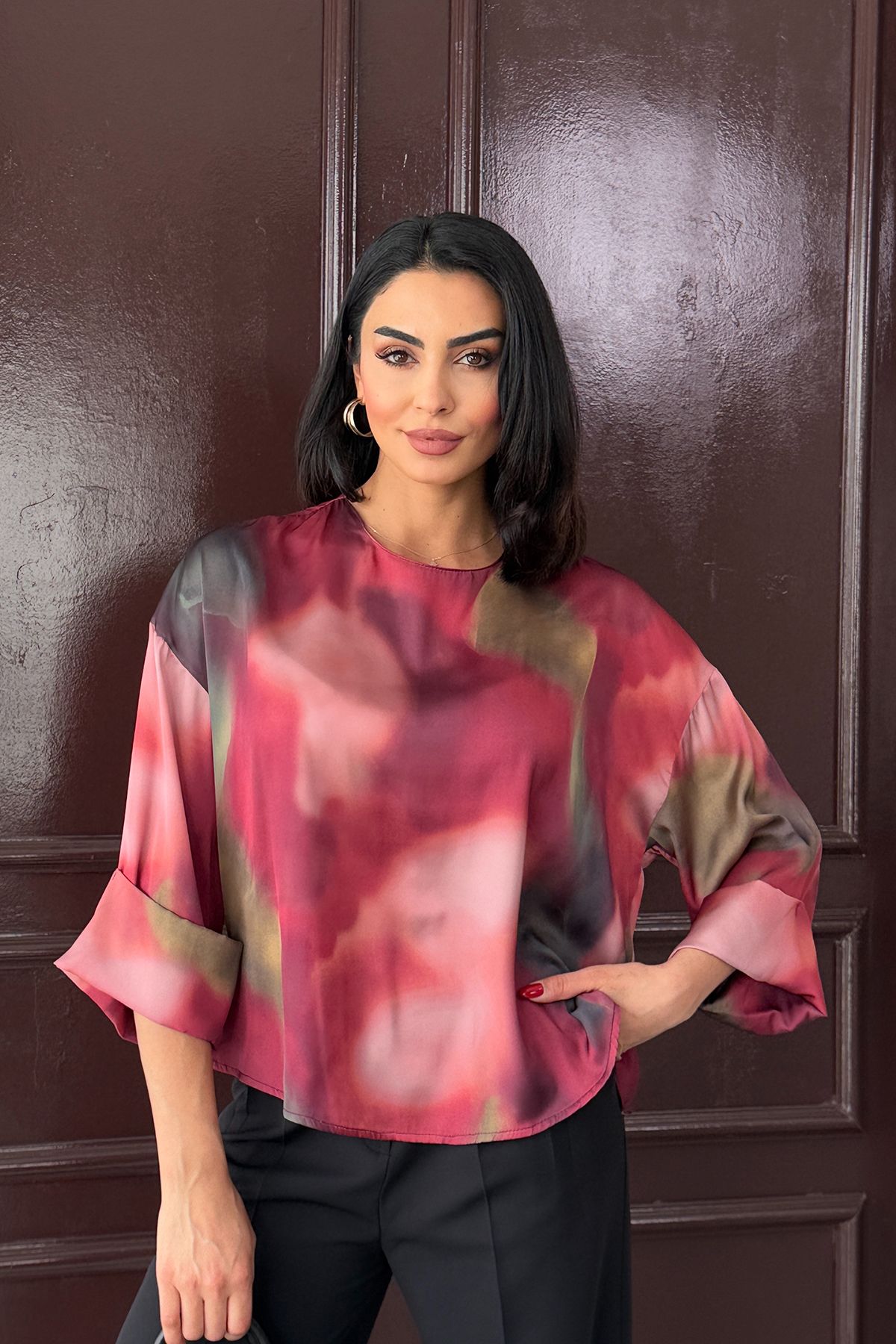 Ortaya Çık Bordo Batik Desenli Saten Bluz