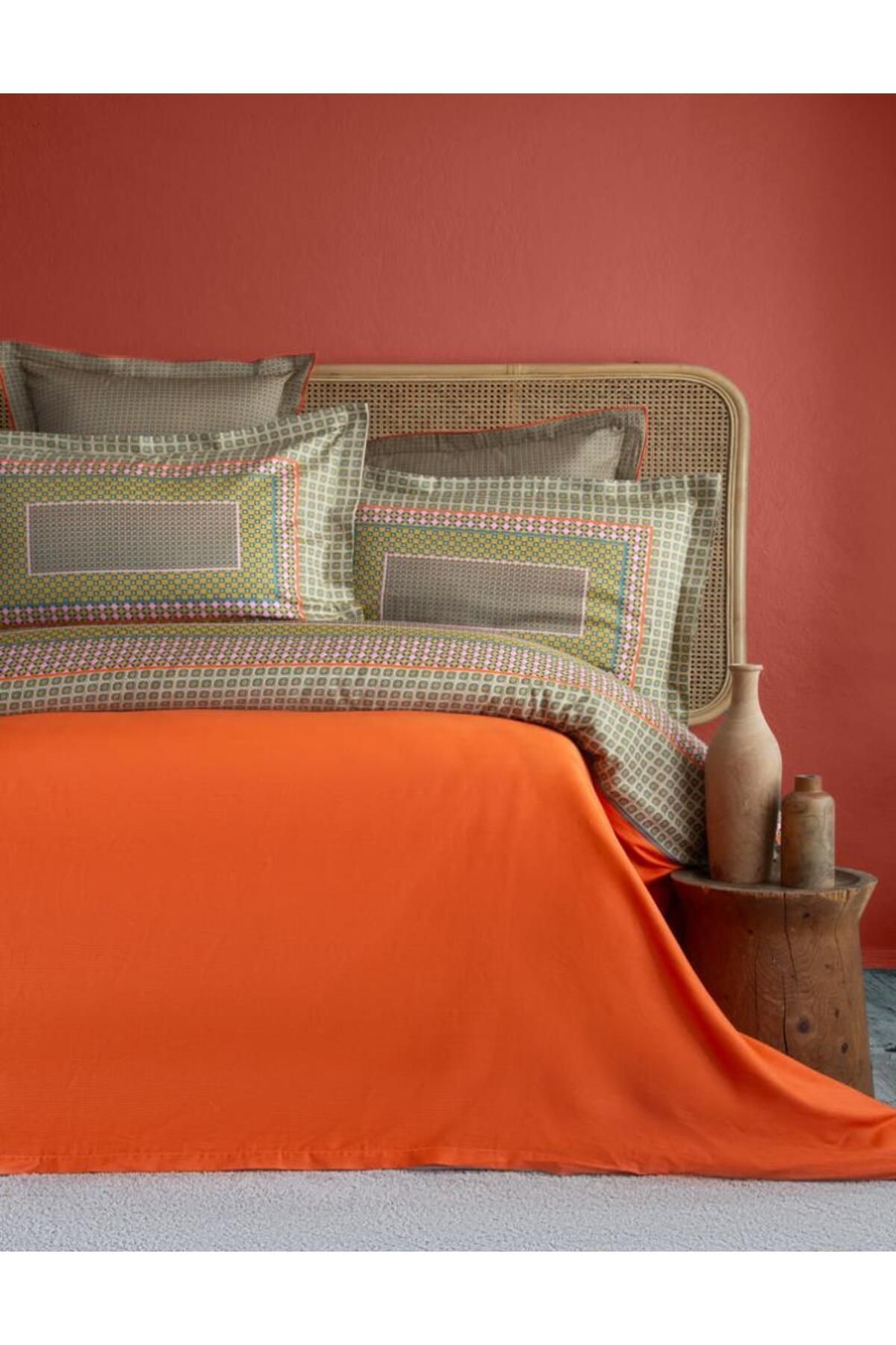 Apricitas HOME REGINA ORANGE ELEGANCE BASKILI SATEN ÇİFT KİŞİLİK NEVRESİM TAKIMI