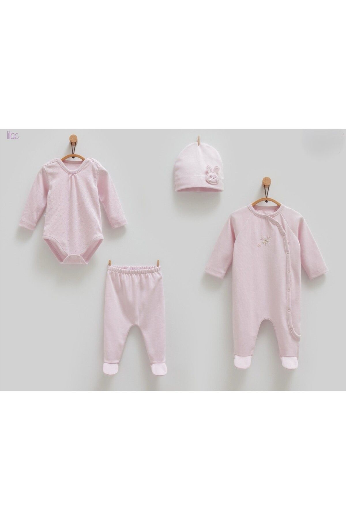 Caramell HASTANE ÇIKIŞI KIZ BEBEK 4 LÜ ZIBIN SETİ (BODY TULUM PANTOLON ŞAPKA ) ÇİÇEK DETAYLI