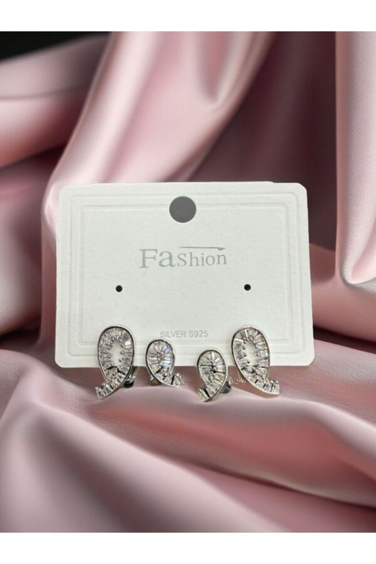 Calmea Jewellery Çelik Elegant Renk Atmaz Faturalı Zirkon Taşlı Kadın Küpe (İğne 925 AYR Gümüş)