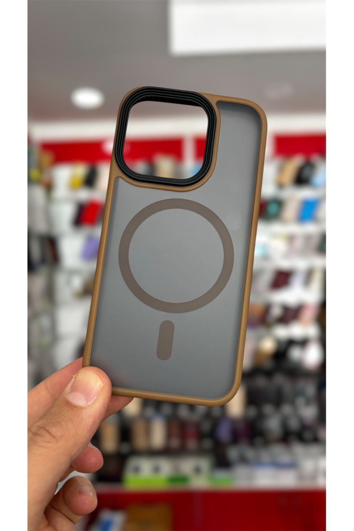 darkpower Apple İPhone 15 Pro Mat Magsafeli Darbe Emici A++ Kaliteli Silikon Kahverengi Kılıf