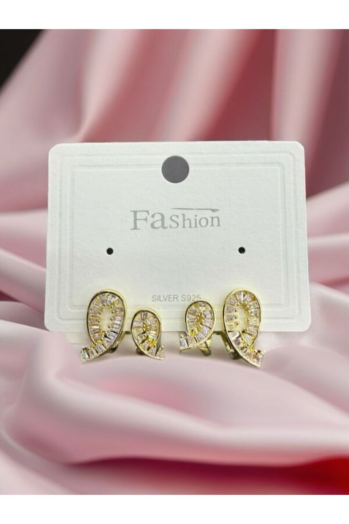 Calmea Jewellery Çelik Elegant Renk Atmaz Faturalı Zirkon Taşlı Kadın Küpe (İğne 925 AYR Gümüş)