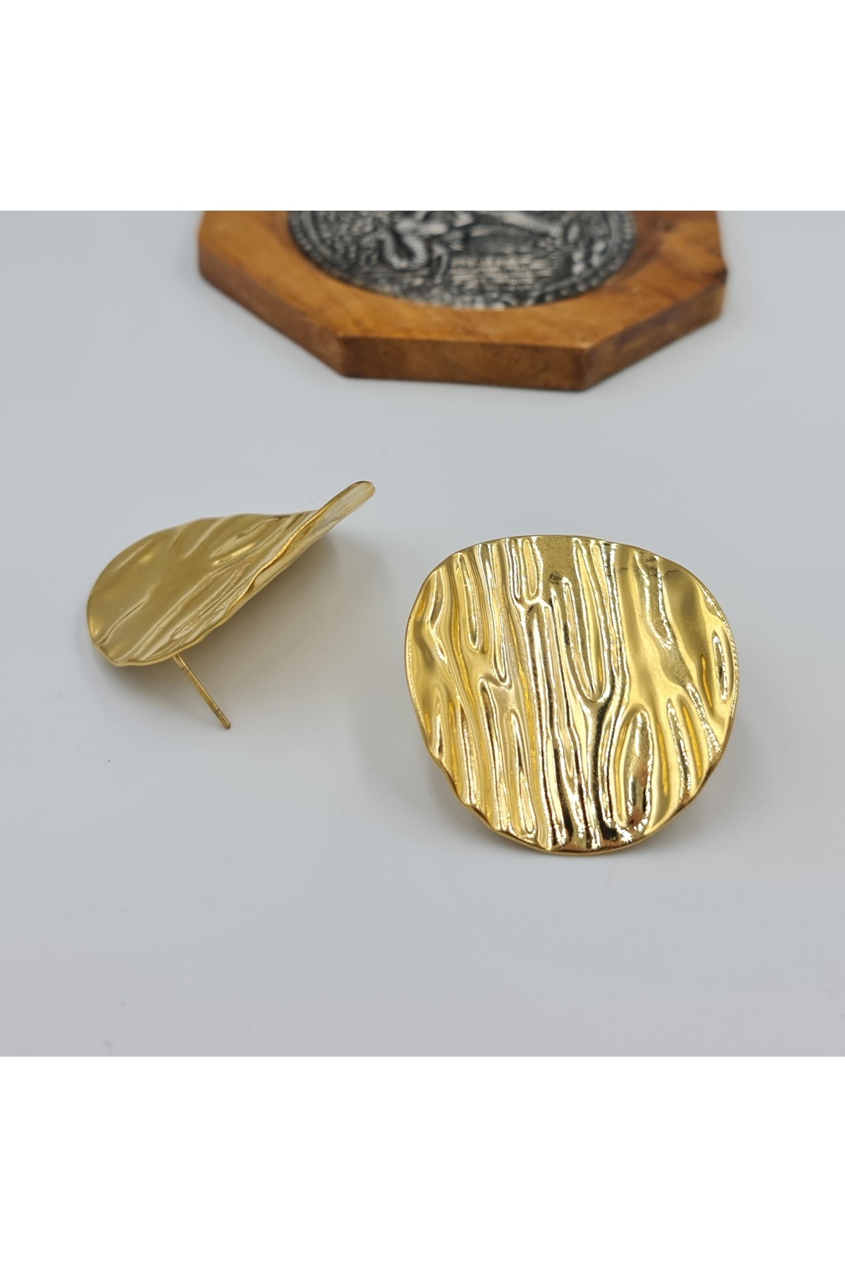 SE Jewellery Collection Selin Ersoy-Gold Textured Round Form Plate Nail Earrings 5