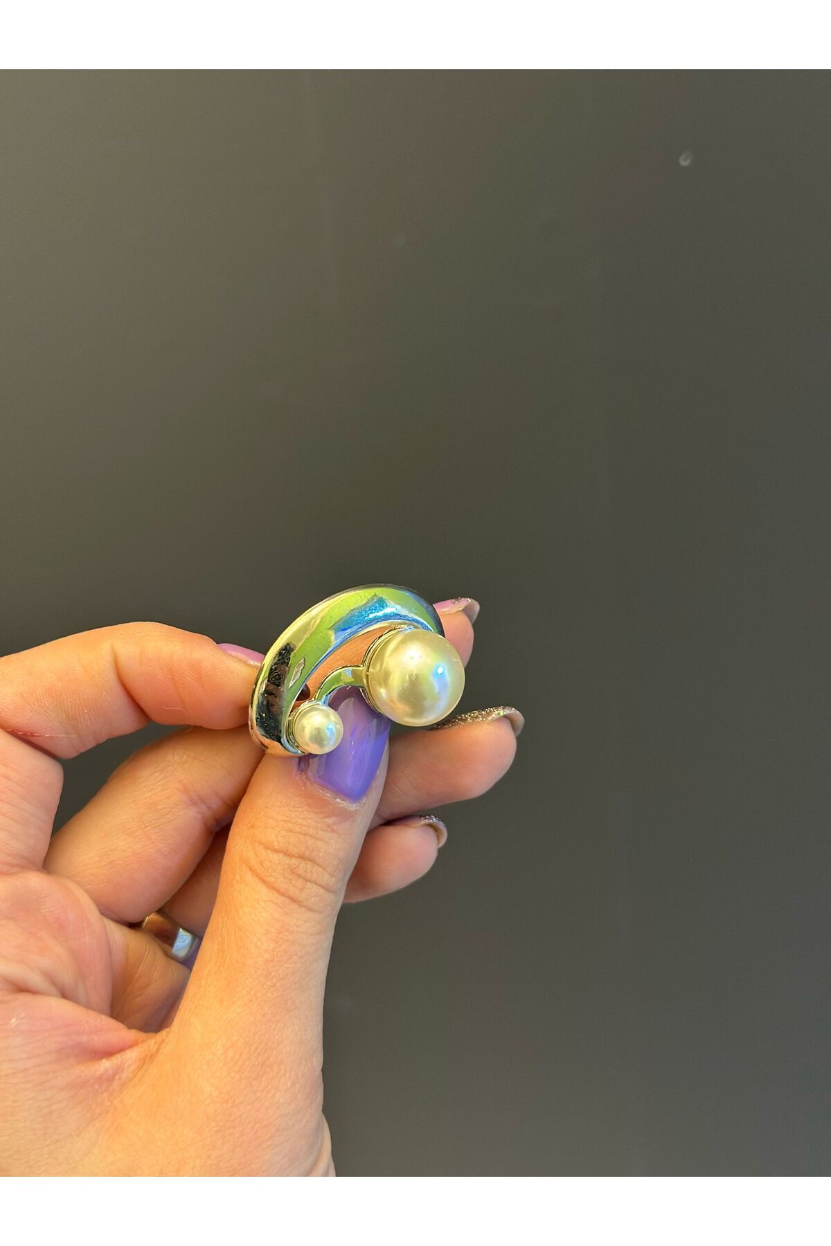 Gönülden Tasarım İNCİ BONCUKLU ÇELİK YAKA İĞNESİ BROŞ GİYİM AKSESUARI 4X2 CM GÜMÜŞ