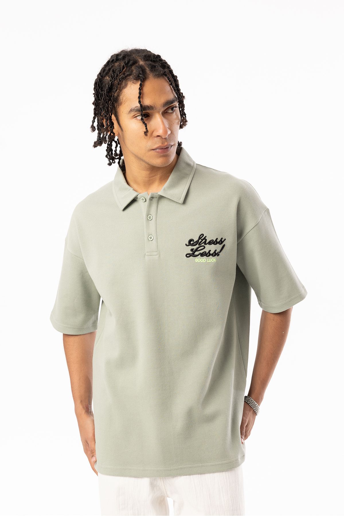 EGHO Göğüs Stress Less! GOOD LUCK Nakışlı Double Pike Kumaş Erkek Polo Yaka Oversize Tişört