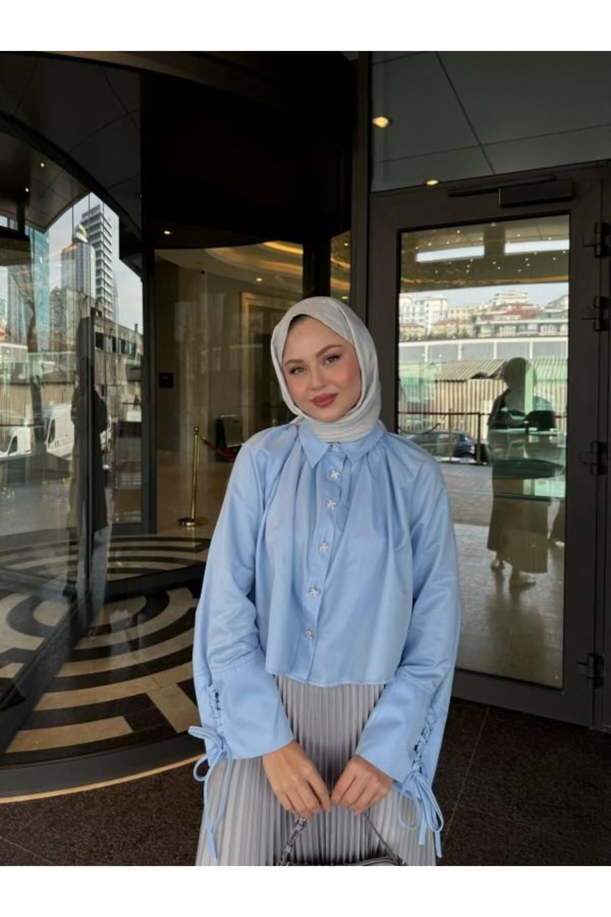 Betül Nayir Pileli Taş Düğmeli Gömlek-Mavi
