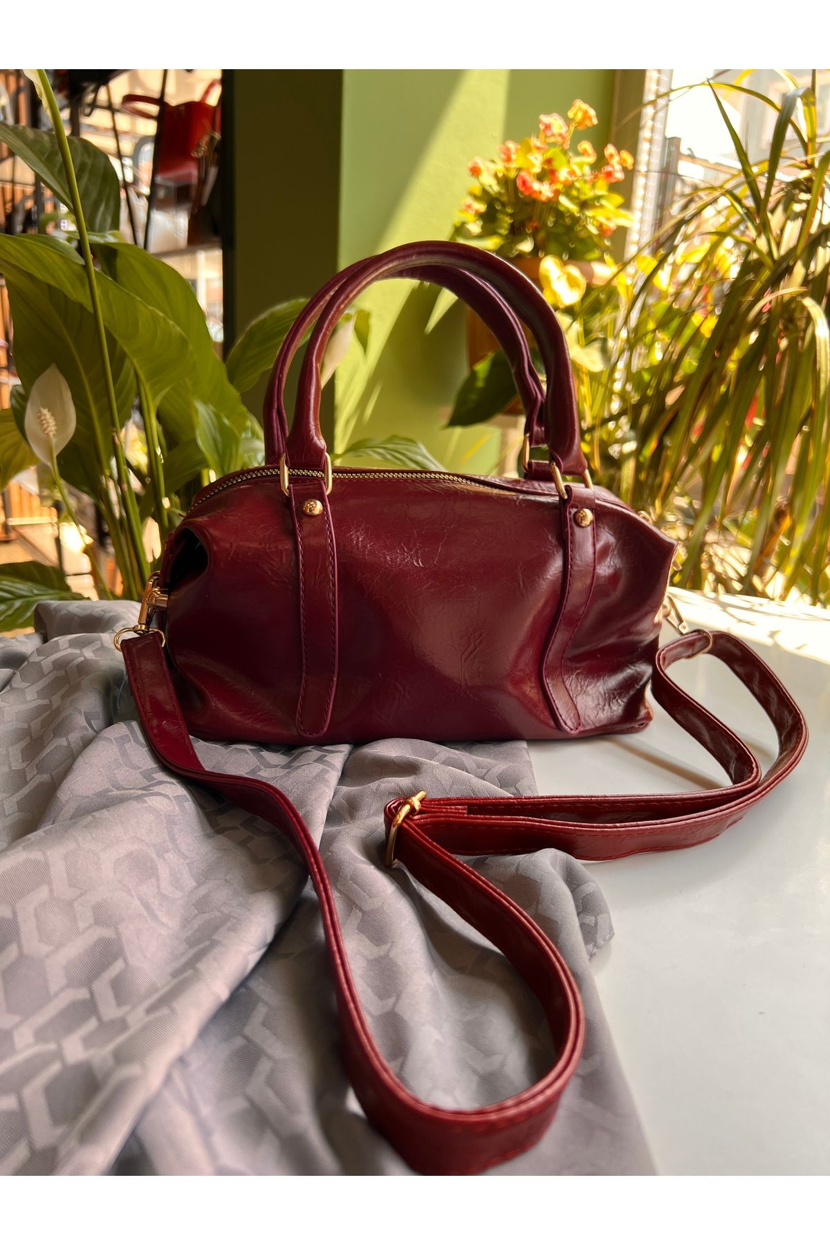 Butik Kadın Tasarım Kırık Parlak Deri Astarlı,Fermuar Kapama El Ve Omuz Çantası
