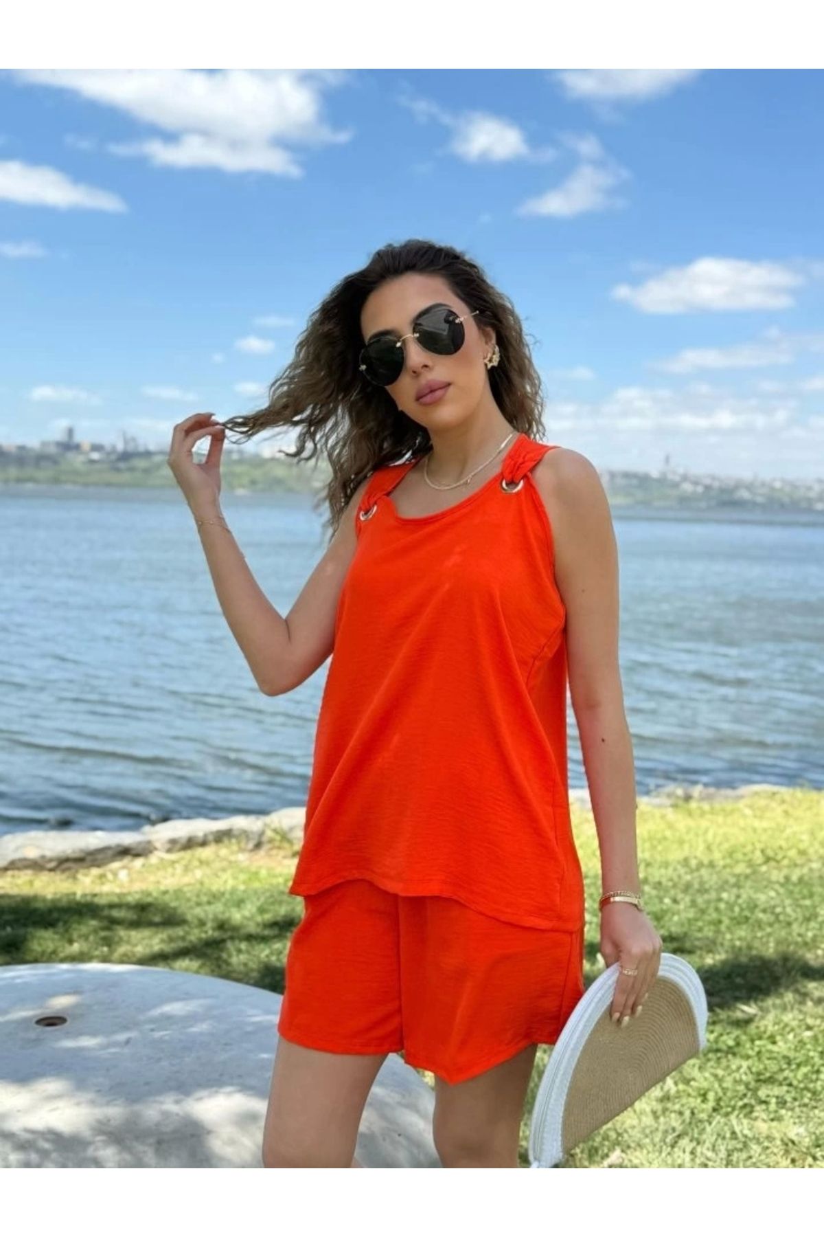 Butik Kadın Kolsuz V Yaka Kuş Gözü Detay Bluz Short Aerobin Ikili Takım