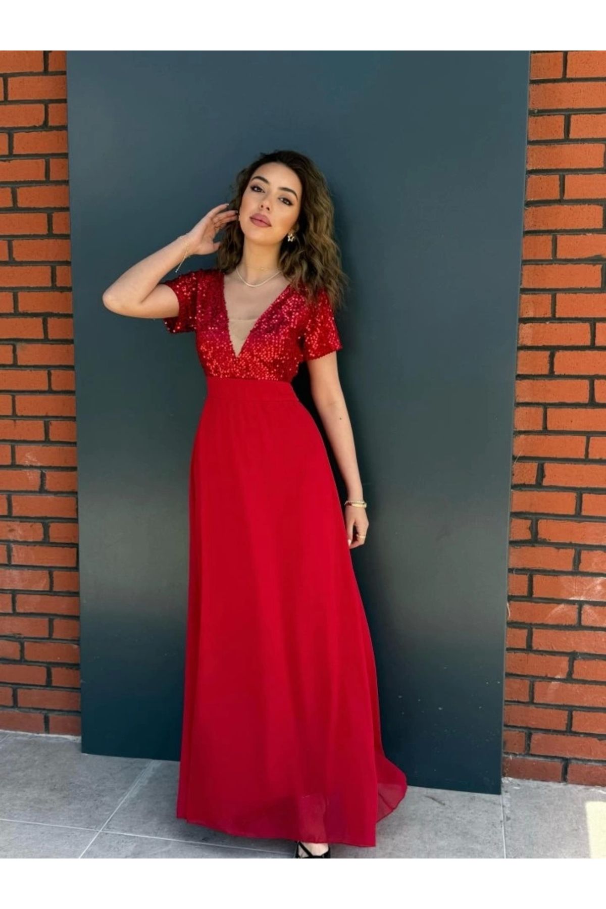 Butik Kadın Kısa Kollu Derin V Yakalı A Kesim Pulpayet Detaylı şifon Nedime Elbisesi