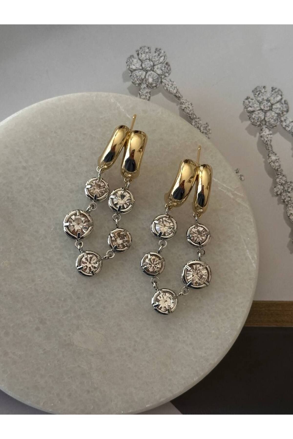 Esmeray Aksesuar Gold ve Gümüş Renk Zirkon Taşlı Rodyum Kaplama Özel Seri Çift Sallantılı Küpe Uzunluk 5 cm.