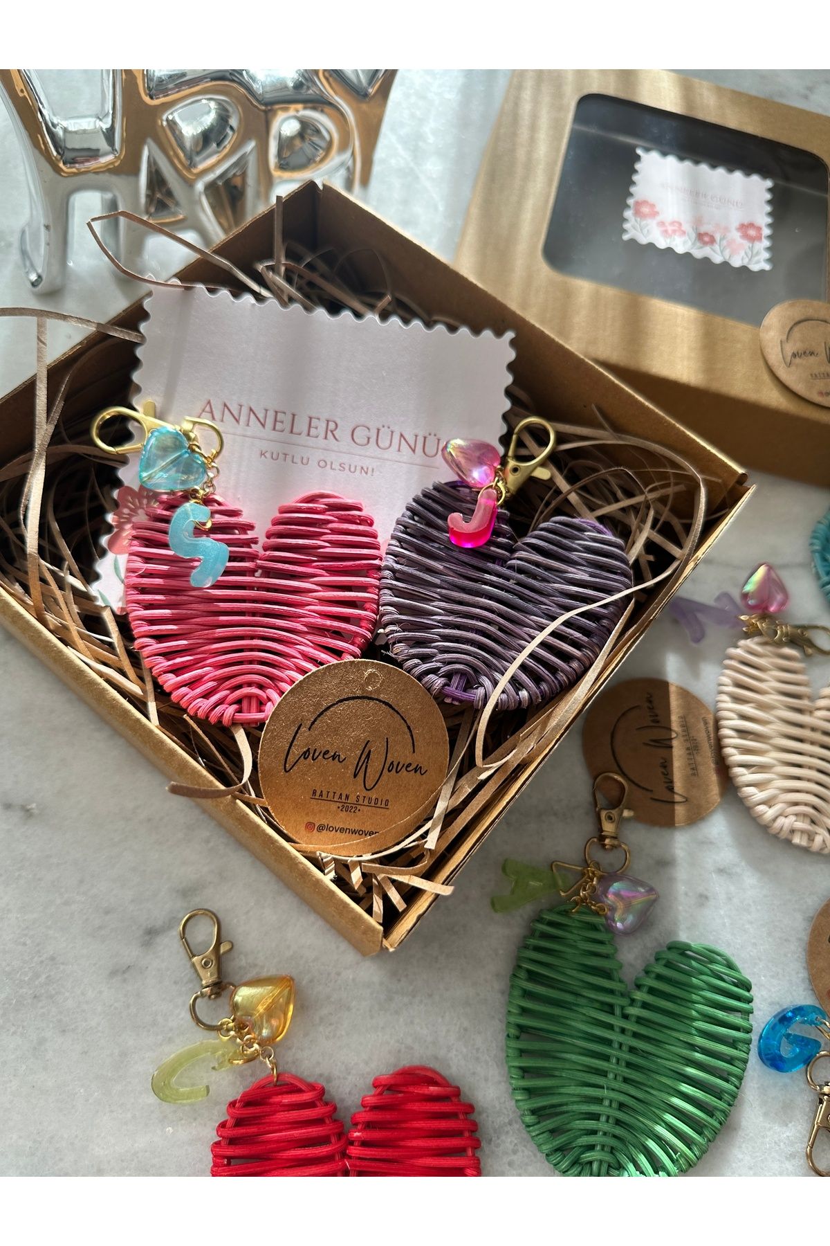 Lovenwoven Anneler Günü Hediye Kutulu İKİLİ Rattan Kalp Harf Charm Anahtarlık Çanta Süsü Telefon Askısı