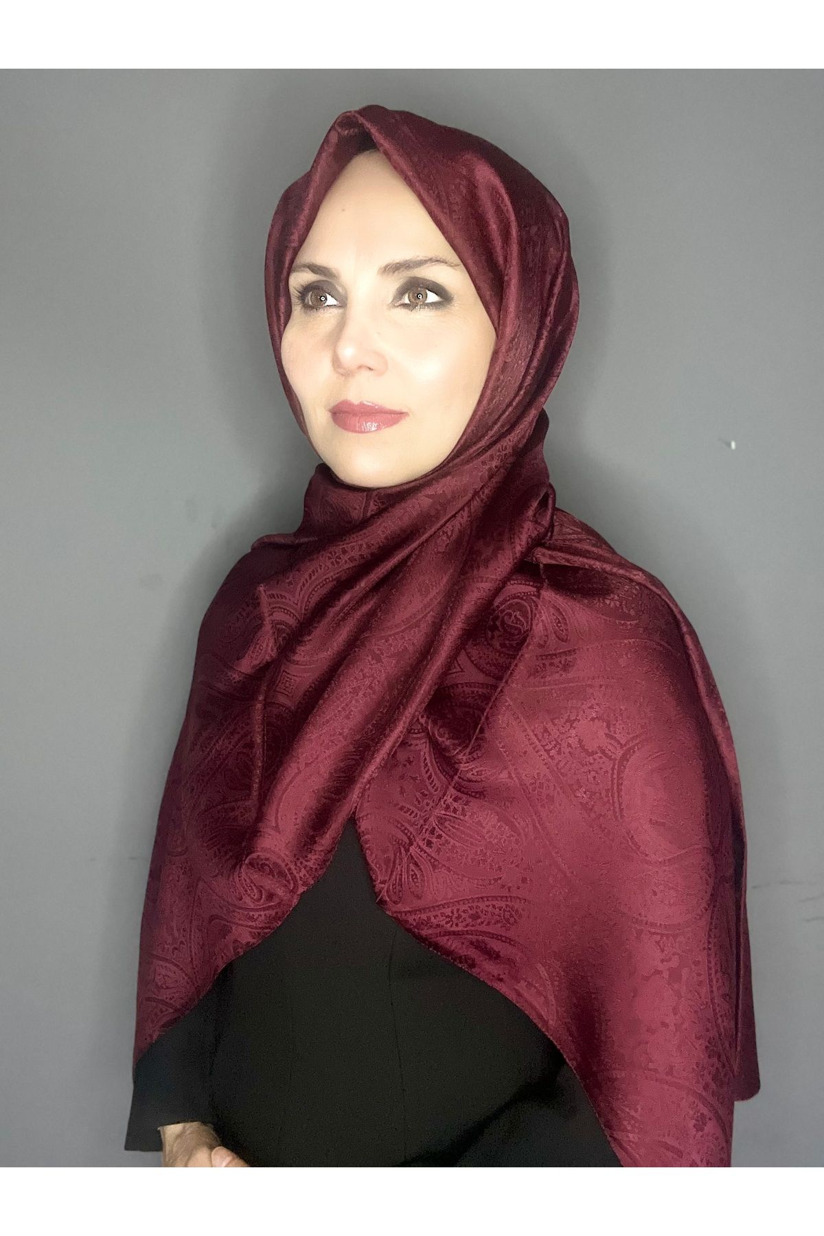 The Message Floş Jakarlı Şal – Zarafetin ve Işıltının Buluşma Noktası
