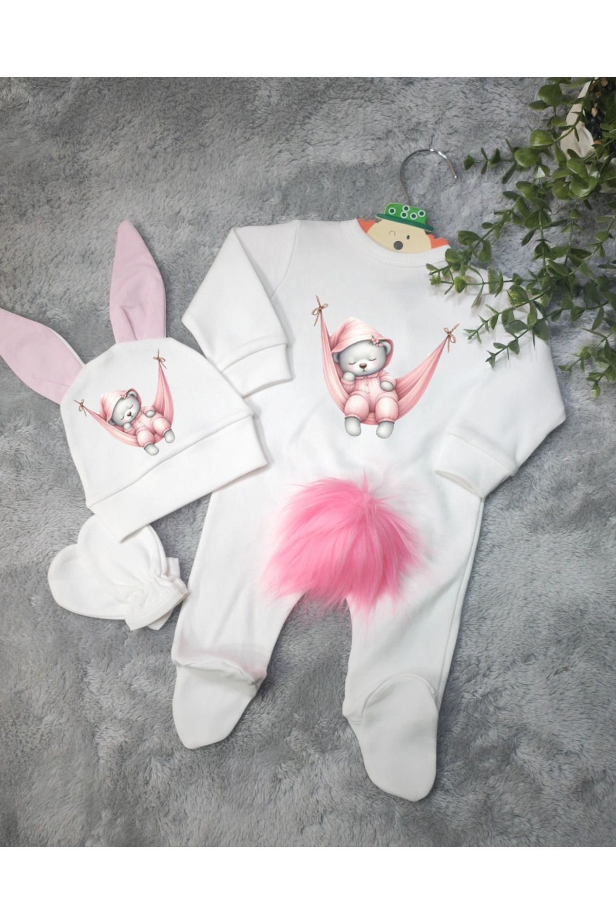Moda Lime Tavşan Kulaklı Ve Ponponlu İsme Özel Baskılı Sallanan Ayıcık Desen Kız Bebek 3 lü Tulum Seti