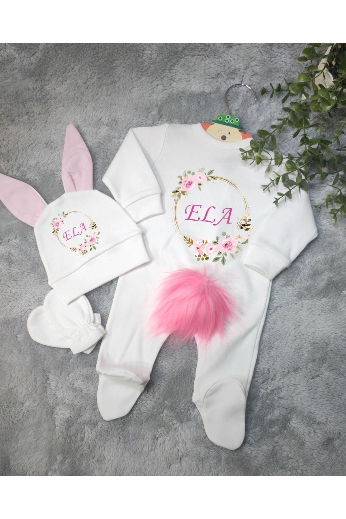 Moda Lime Tavşan Kulaklı Ve Ponponlu İsme Özel Baskılı Çiçek Çerçeveli Kız Bebek 3 lü Tulum Seti